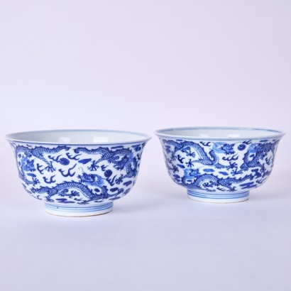 A Pair of Chinese 18th Century Qing Dynasty Kangxi Period Blue and White &lsquo;Dragon&rsquo; Bowls (Qing Dynasty Kangxi Year Underglaze-blue Mark)