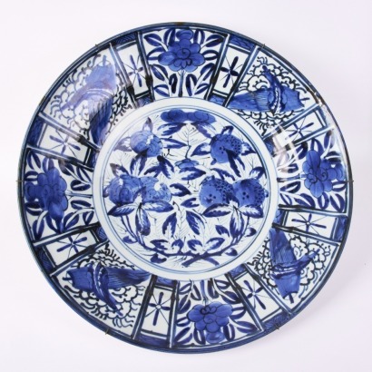 A Chinese 16th Century Ming Dynasty Wanli Period Blue and White Charger