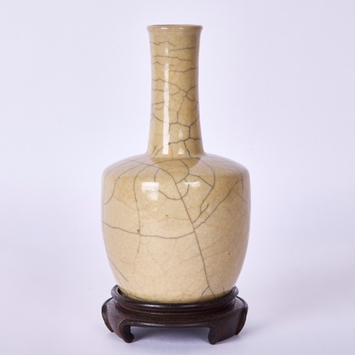A Chinese 10th to 12th Century Song Dynasty 'Ge' Mallet Vase