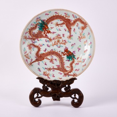 A Chinese 19th Century Qing Dynasty Famille Rose &lsquo;Twin Dragons&rsquo; Dish (Qing Dynasty Qianlong Year Mark) (With Original Wooden Stand)