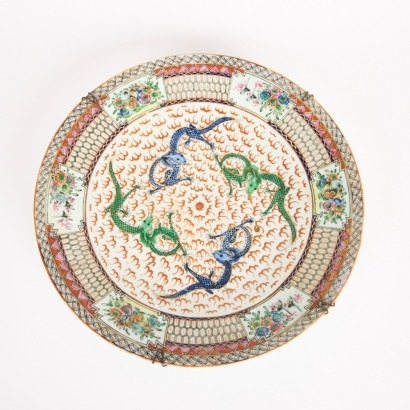 A Chinese 19th Century Early Qing Dynasty Daoguang Period Wucai &lsquo;Dragon&rsquo; Dish (Qing Dynasty Daoguang Year Mark)
