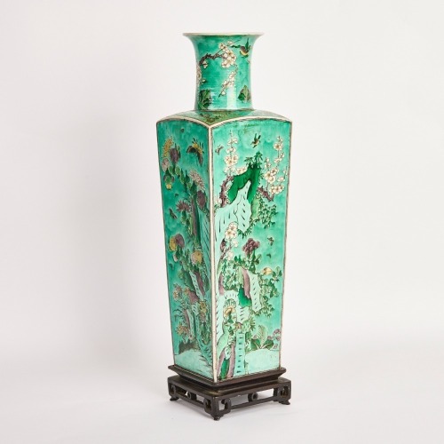 A Chinese 18th&ndash;19th Century Qing Dynasty Famille Verte 'Floral' Tianyuan Difang Vase