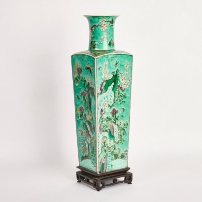 A Chinese 18th&ndash;19th Century Qing Dynasty Famille Verte 'Floral' Tianyuan Difang Vase
