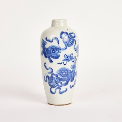 A Chinese Early 19th Century Blue and White 'Lion' Vase