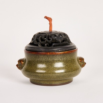 A Chinese Early 19th Century Qing Dynasty Tea-dust Glazed Censer
