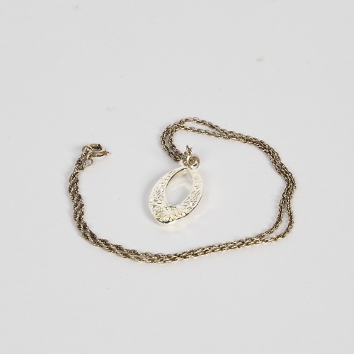 A Silver 925 Necklace With Cadence Pendant