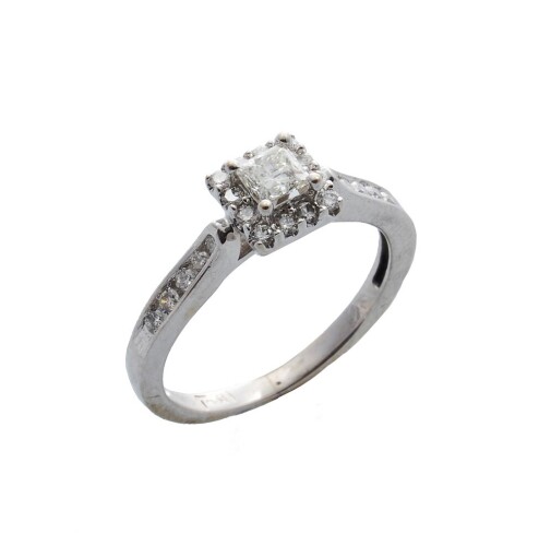 18ct White Gold Diamond Cluster Ring