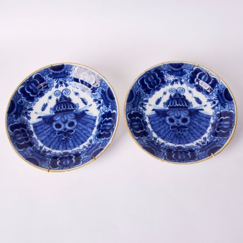A Pair of Dutch 18th&ndash;19th Century Chinese-Style Blue and White &lsquo;Floral&rsquo; Dishes