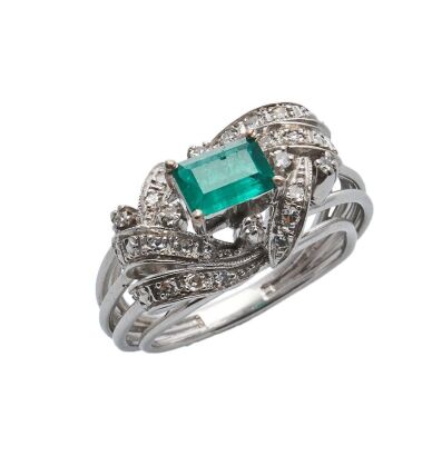 14ct White Gold Vintage Emerald and Diamond Ring