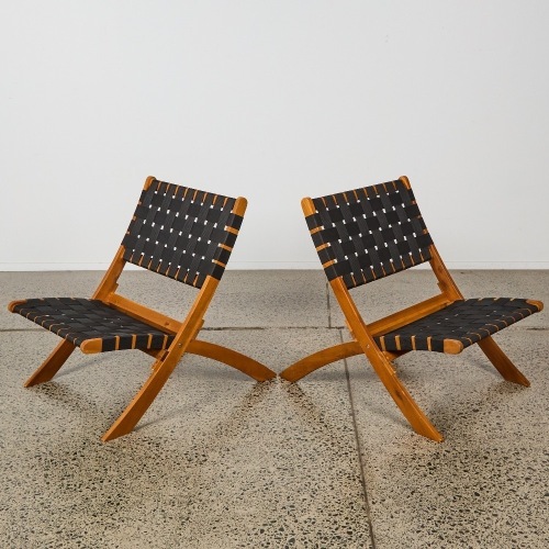 A Pair of Folding Outdoor Lounge Chairs