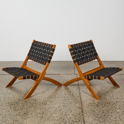 A Pair of Folding Outdoor Lounge Chairs