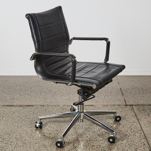 An Eames-Style Office Chair