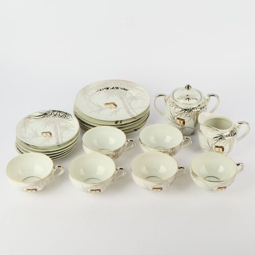 A Set of 20 Pieces Japanese 20th Century 'Floral and Bird' Tea Set