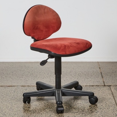 A Damba Office Desk Chair
