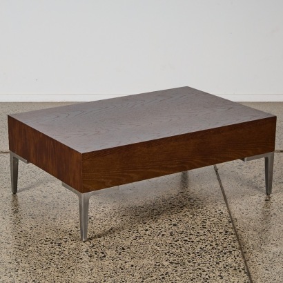 A Minimal Oak Side Table