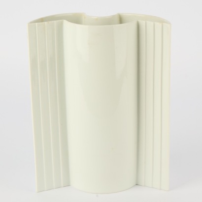 A Hutschenreuther German De Paris Vase