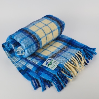 A Vintage "Alpine" Travel Rug by Roslyn Woollen Mills, Dunedin