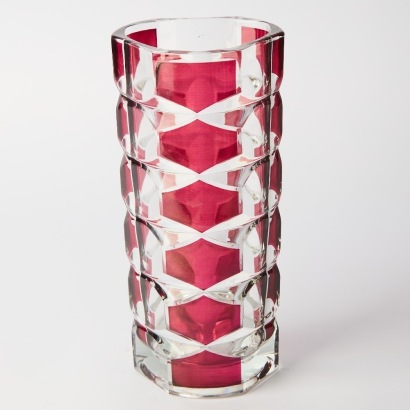 A Luminarc Windsor Rubis Geometric Glass Vase