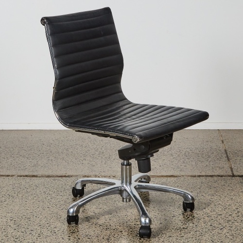 An Eames-Style Desk Chair