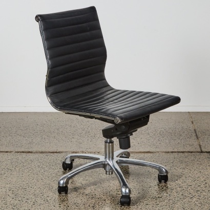 An Eames-Style Desk Chair