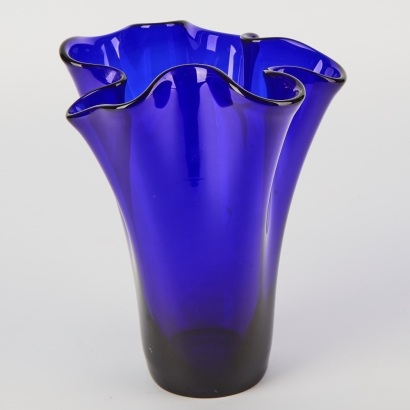 A Vintage Cobalt Blue Hankerchief Art Glass Vase