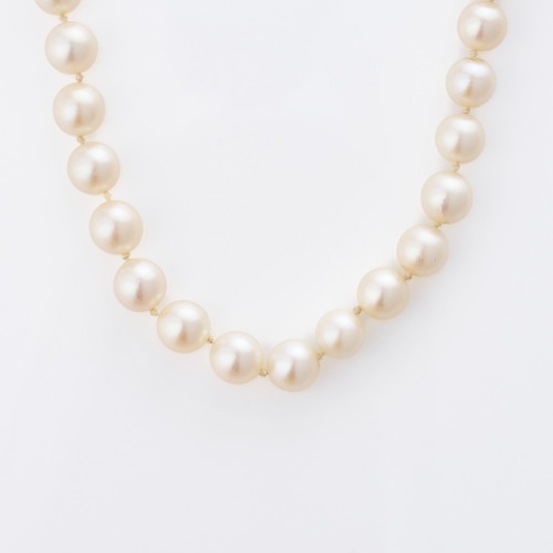 Akoya, Cultured Pearl 84cm Necklace with 18ct Gold / Pearl Clasp