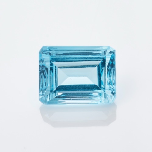 Loose, 13.69ct Sky Blue Topaz Gemstone
