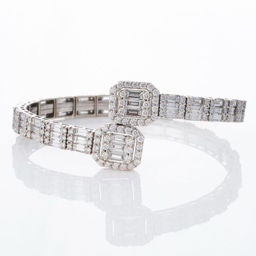 1.16ct Baguette-Cut Diamond / 4.60ct Round Brilliant-Cut Diamond / 9ct White Gold Bracelet