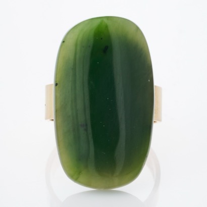 18ct Yellow Gold, Vintage, Oval Cabochon Cut Nephrite Jade Ring