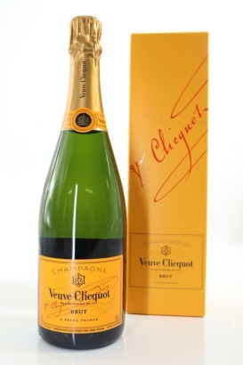 (1) NV Veuve Clicquot Ponsardin Yellow Label Brut, Champagne (GB)