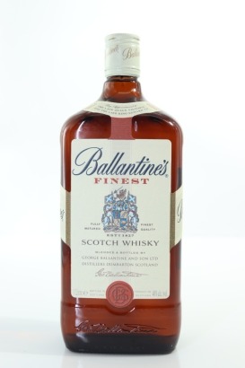 (1) Ballantine's Finest Blended Scotch Whisky, Scotland, 1000ml, 40% ABV