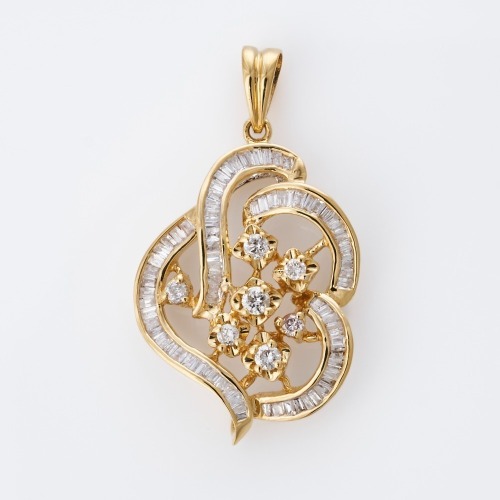 18ct Yellow Gold, 0.30ct Diamond Pendant