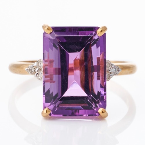 14ct Yellow Gold, 8.13ct Amethyst / 0.11ct Diamond Ring