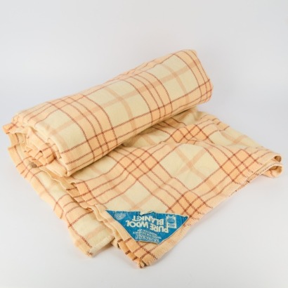 A Qualcraft Pure NZ Wool Queen Sized Blanket