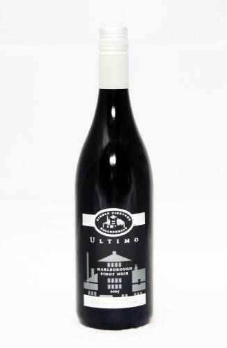 (1) 2005 Ultimo Pinot Noir