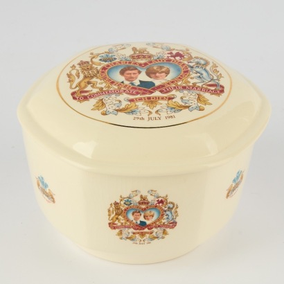 A Crown Lynn Royal Wedding Commemorative Lidded Bowl