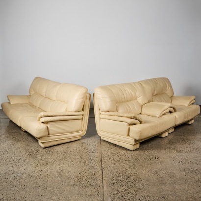 A Vintage Natuzzi Leather Lounge Suite