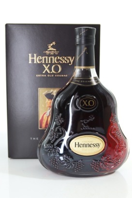 (1) Hennessy X.O. Cognac, France, 40% ABV (GB)