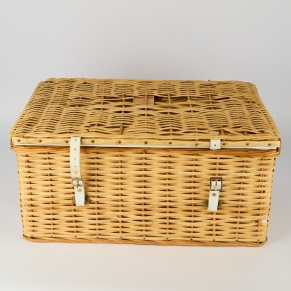 A Vintage Regal Picnic Hamper