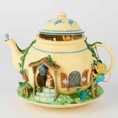 A Vintage Enesco Musical Teapot