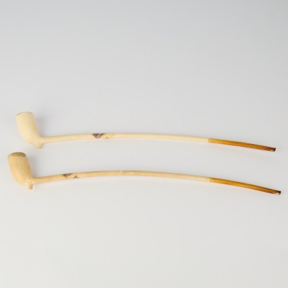 A Pair of Vintage Goedewaagen Clay Pipe