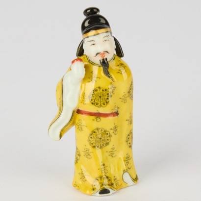 A Chinese 20th Century Porcelain Figural Snuff Bottle