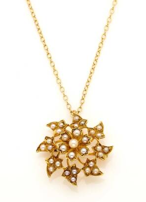 A Late Victorian seed pearl pendant brooch on chain. 15ct and 9ct yellow gold. Total weight 6.0 grams. Width 26mm.
