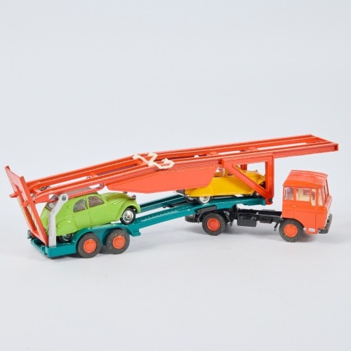 A Lion Car Auto-Transporter