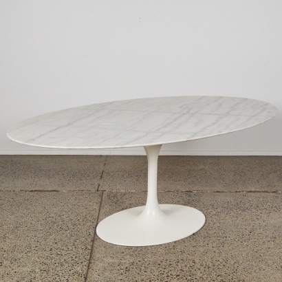 A Tulip Marble Oval Dining Table by Eero Saarinen for Knoll International