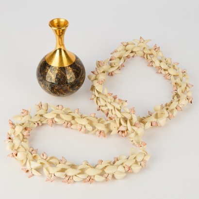 A Set of Two Items, Comprising a Shell Necklace and a Porcelain Vase