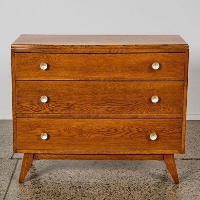 An Oak Mid-Century Set of Drawers
