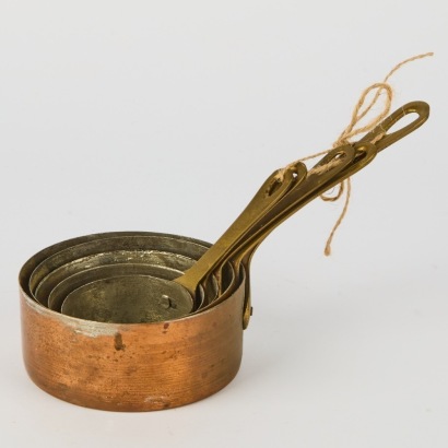 A set of 5 vintage copper & brass kitchen measures