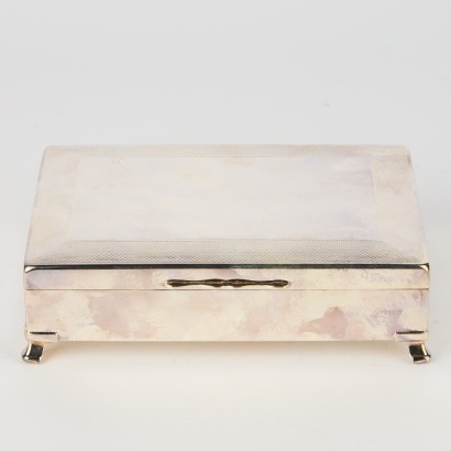 A Walker & Hall Silver-Plated Jewelry Box