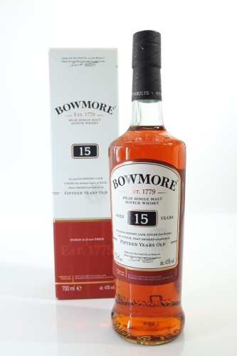 (1) Bowmore 15 Year Old Single Malt Scotch Whisky, Islay, 43% ABV (GB)